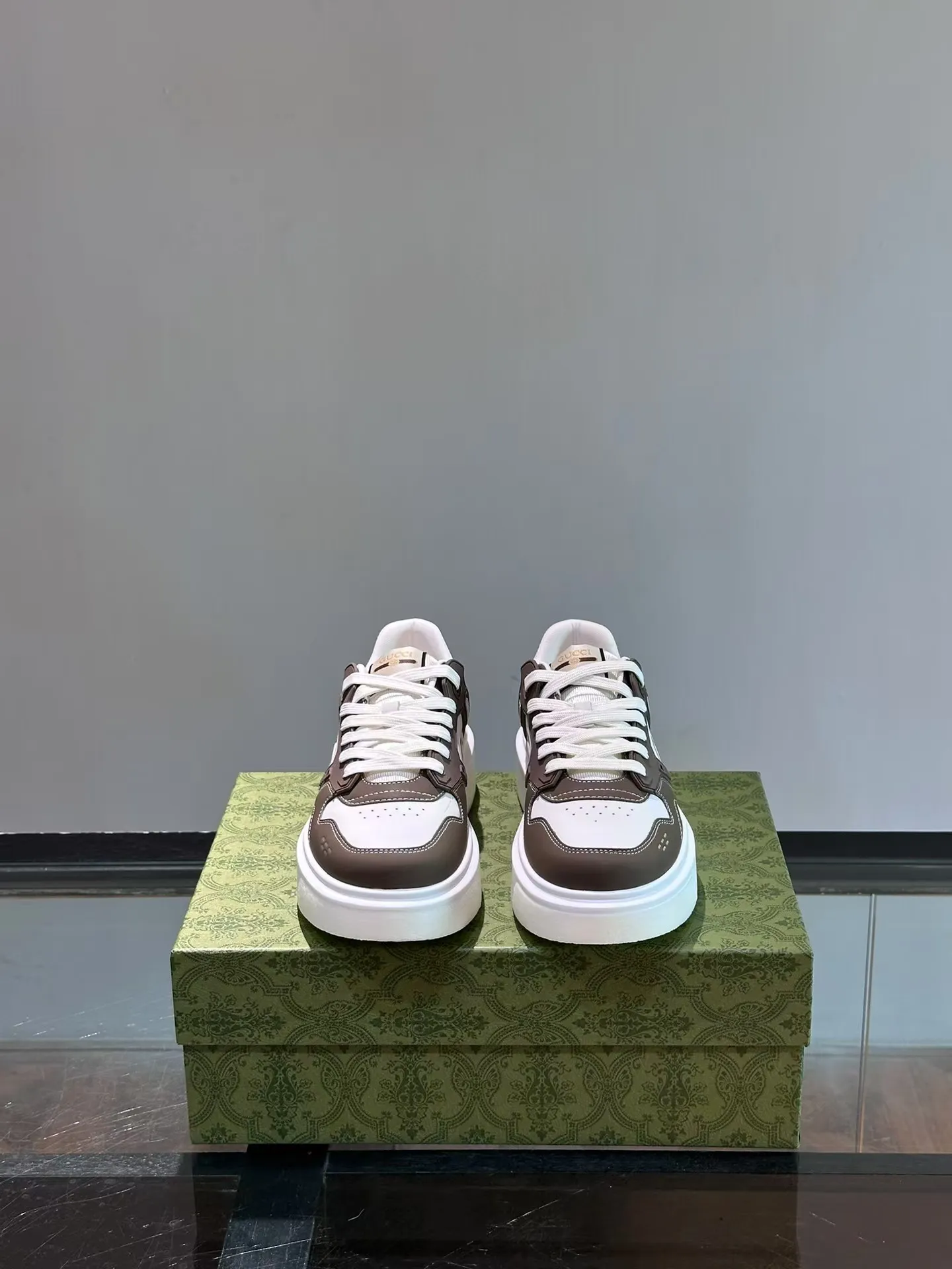 Men's Men's Shoes Men's Men's 💰460 new men's shoes GUCCI [Lightning] latest shoes shipped. Original quality, fashionable, made of special materials, sheepskin lining, brand new packaging. The foot feels super comfortable and the workmanship is impeccable. Size: 38-45